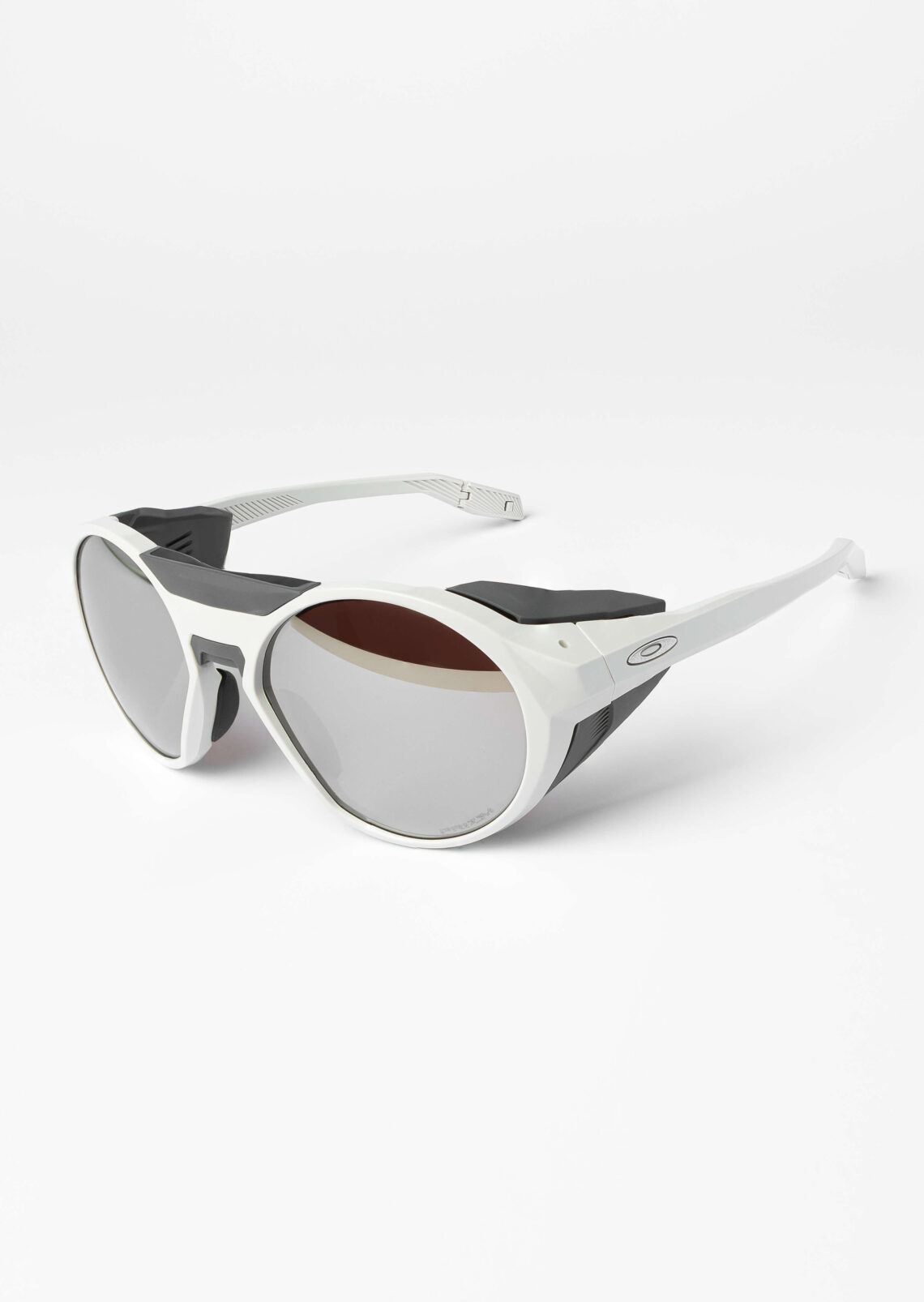 Oakley фото сбоку